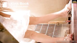 Girl Chinese pooping pis toilet.FT_04