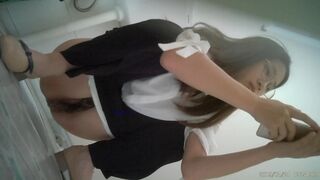 girl in glasses poop