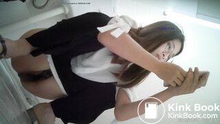 girl in glasses poop