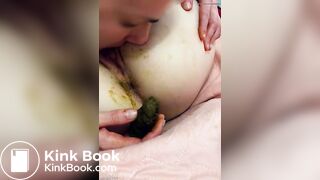 girl making out with her girlfriend turd