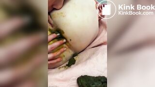 girl making out with her girlfriend turd