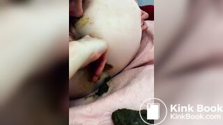 girl making out with her girlfriend turd