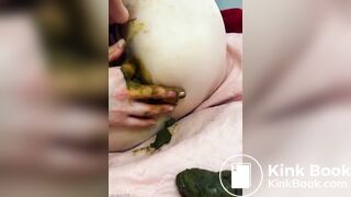 girl making out with her girlfriend turd