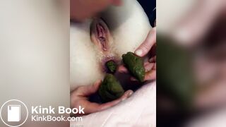 girl making out with her girlfriend turd