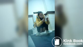Asia girl toilet scat 01