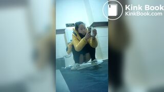 Asia girl toilet scat 01