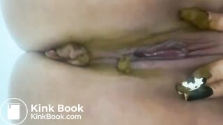 Fingering shitty asshole