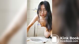asian teen public toilet