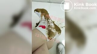 Chinese girls urinate and defecate