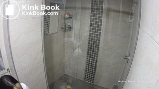 Woman pooping in Toilet 289