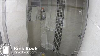 Woman pooping in Toilet 289