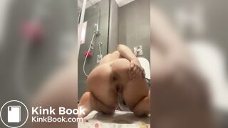 Blond Model Stuffs Her Pussy with shit