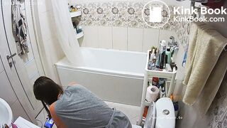 Woman pooping in Toilet 276