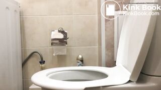 Woman Farting While Pooping