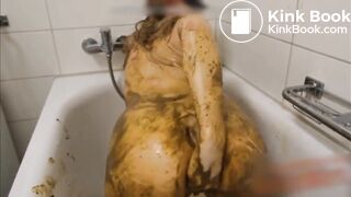 Shitty Anal and Fisting in the tub
