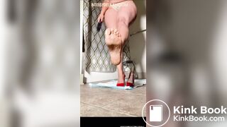 Big ass Puerto Rican takes a shit