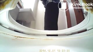 Japanese girl takes a healthy shit