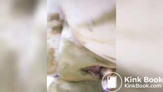 Shitting and smearing in the bathtub