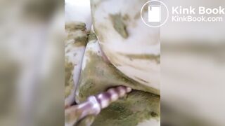 Shitting and smearing in the bathtub