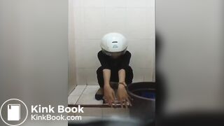 Ngintip cewek berak di SPBU