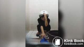 Ngintip cewek berak di SPBU