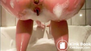 girl shits in bath
