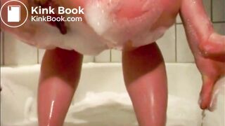 girl shits in bath
