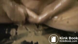 Queen take big dump and smeart all of her