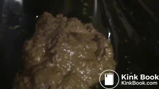 Queen take big dump and smeart all of her