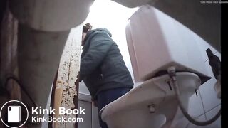 bbw takes a loose poop