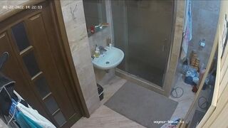 Woman pooping in Toilet 225