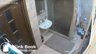 Woman pooping in Toilet 225