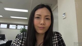 pretty woman brought her shit down on his cock