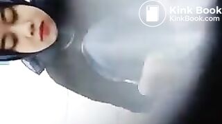 Ngintip cewek ngising ng wc