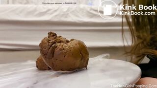 Cutie shits a yummy pile and shows it in close-up