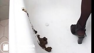 Hot girl shits in empty bathtub