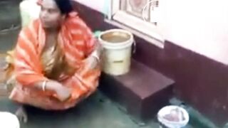 Pissed off Desi Bhabi Shitting