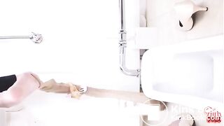 Japanese girl mega upskirt panty poop