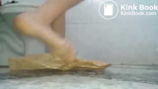 Gostosa cagando - video 2