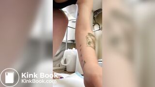 She cums really good after shitting