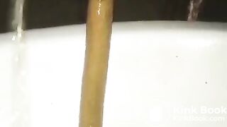 Asian girl shitting - video 10