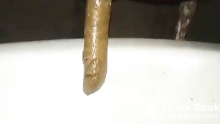 Asian girl shitting - video 10