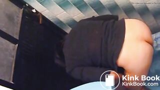 Voyeur pooping - video 4