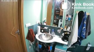 Woman pooping in Toilet 231