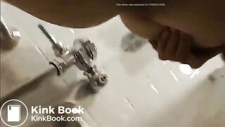 Preggo scat on the toilet