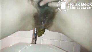 Preggo scat on the toilet