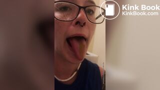 sexy girl pooping in toilet - video 9