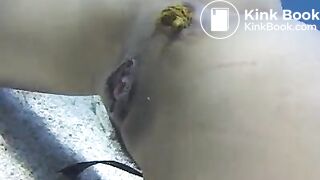 Shitting underwater - video 2
