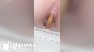 Girl emptying on the toilet