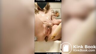 Blond pooping 2